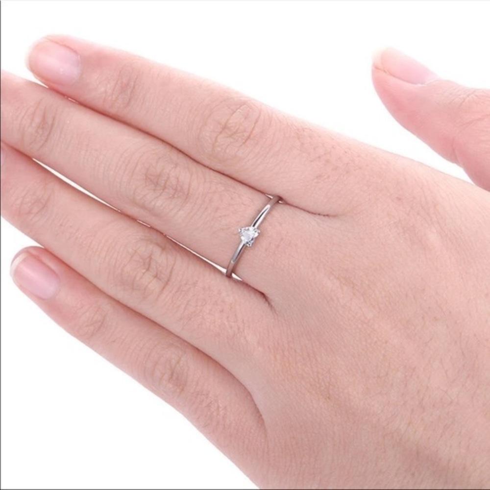 New Simple Heart Shaped Diamond Silver Tone Ring